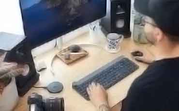 免费轰炸机